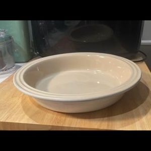 Le Creuset 10” pie plate